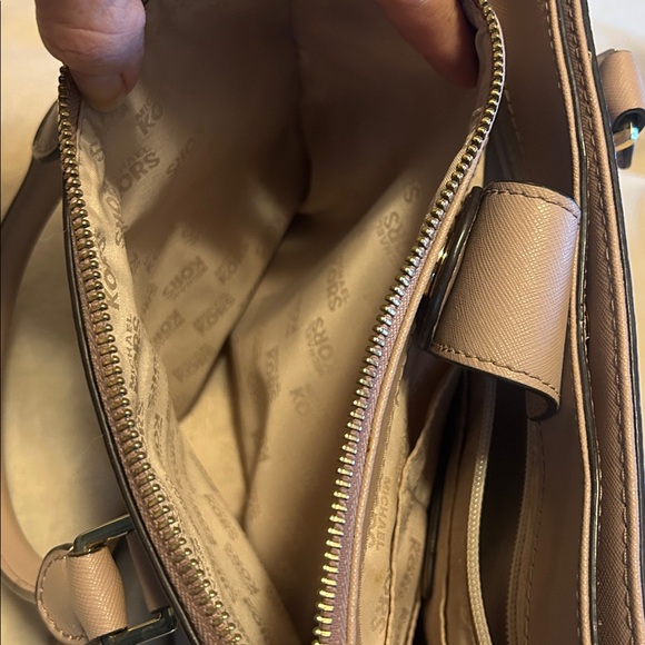 Michael Kors purse in very good condition - Picture 5 of 6